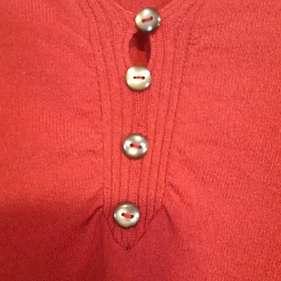 Red top - Picture 2 of 3